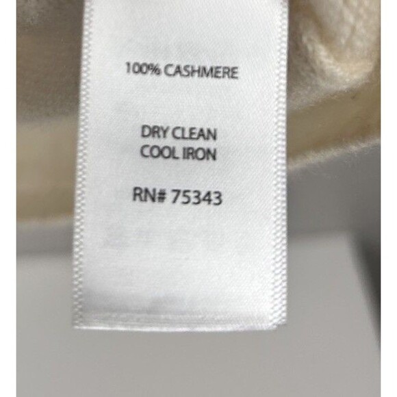 Adrienne Vittadini 100% 2 Ply Cashmere Off-white Crewneck Sweater Size Small - Picture 6 of 6
